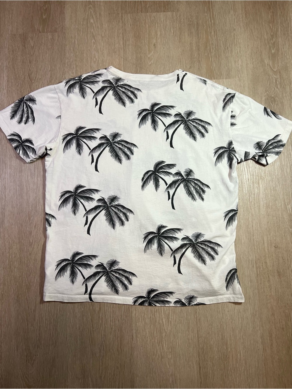 AllSaints Oversized Fit White Tee with Black Palm Print - Picture 7 of 7